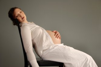 sleeping-pregnant-woman